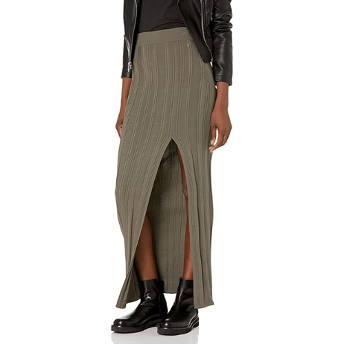 The Maxi Skirt & Cropped Tee Outfit Combo: A Classic Look with a Modern ...